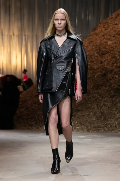 Look 17